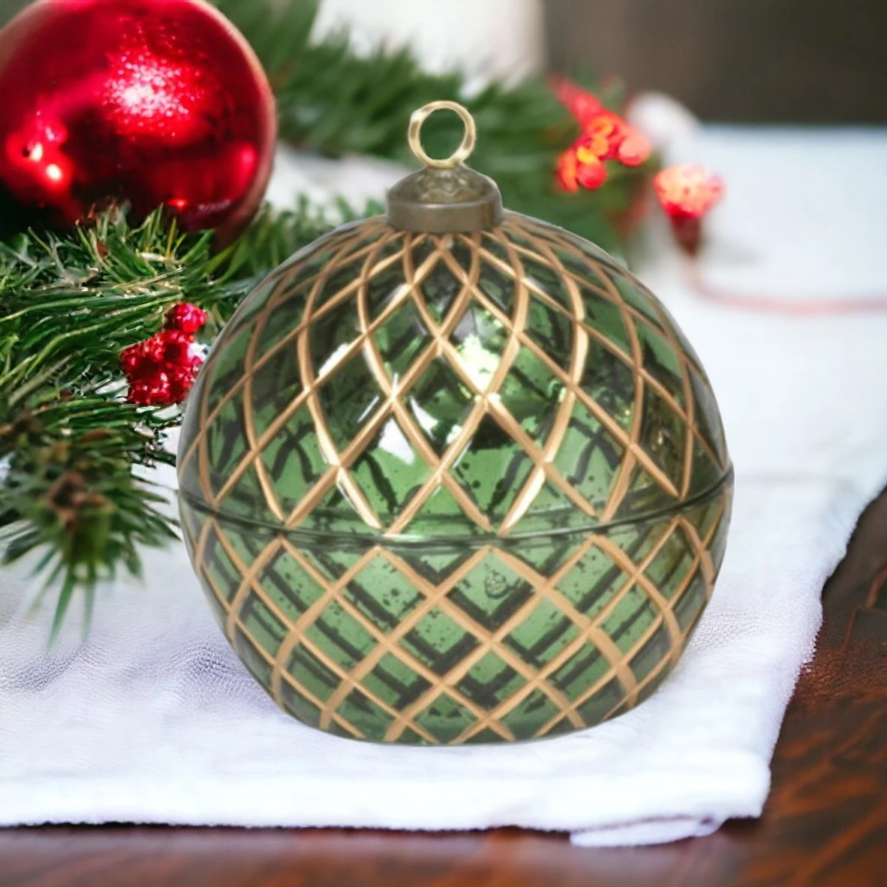 LED Wax Candle Ornament – Emerald Lattice Design 3 LED Wax Candle Ornament – Emerald Lattice Design - Image 3